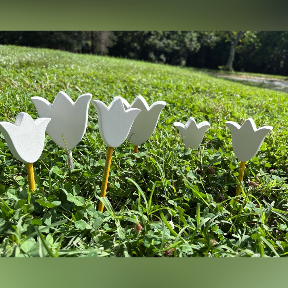 6 Ceramic Unpainted Tulip Flowers for Planters, Garden, or other Decor. NWOT